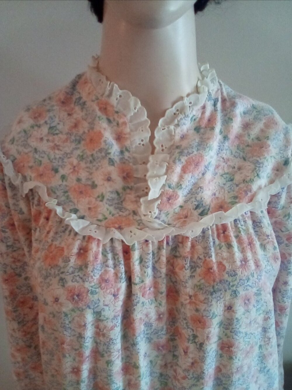 Lanz Of Salzburg  Vintage Flannel Cotton Nightgown Sz S Made In USA Lace Trim